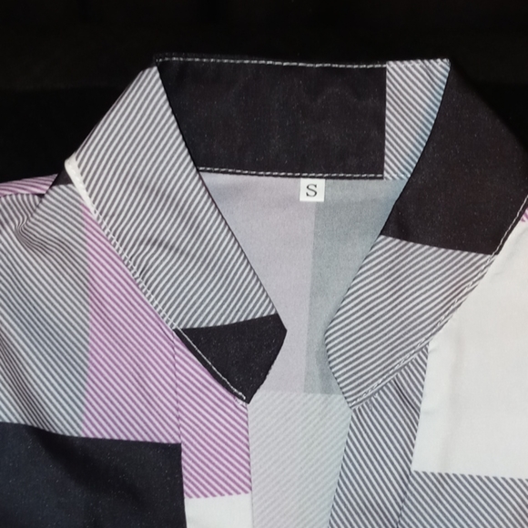 🖤💜🤍PLAID V-NECK BLOUSE🖤💜🤍 - Picture 2 of 3